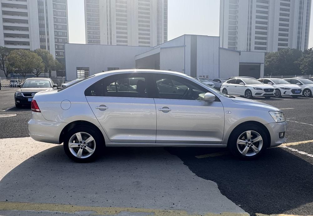 Volkswagen Santana 2013 car image #7