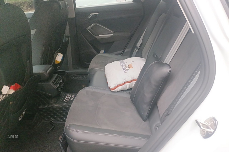 Audi Q3 2023 car image #19