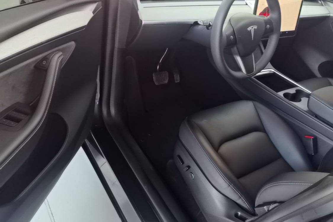 Tesla Model Y 2024 car image #12