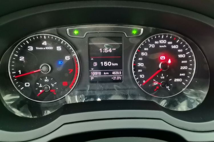 Audi Q3 2017 car image #12