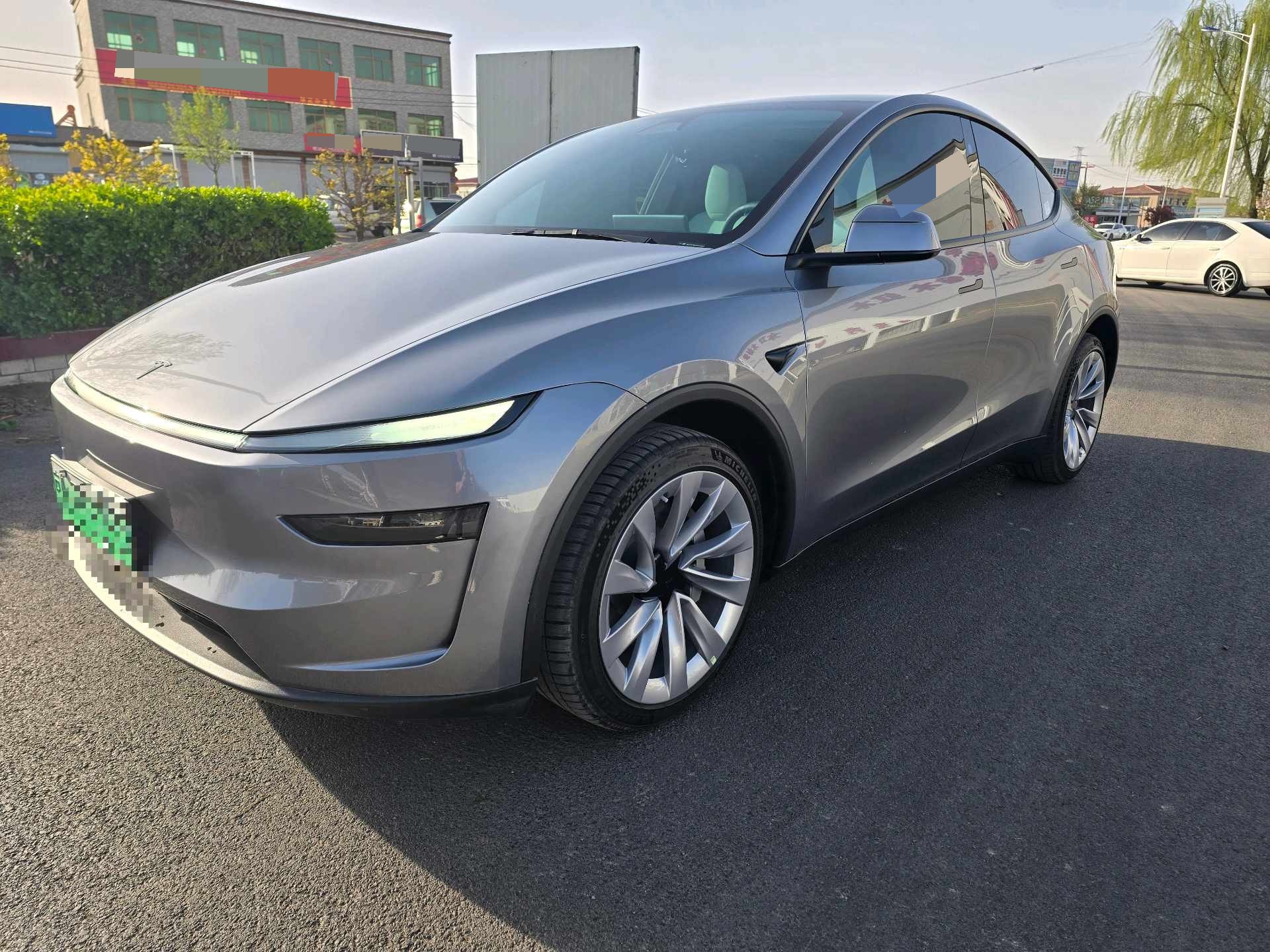 Tesla Model Y 2025 car image 