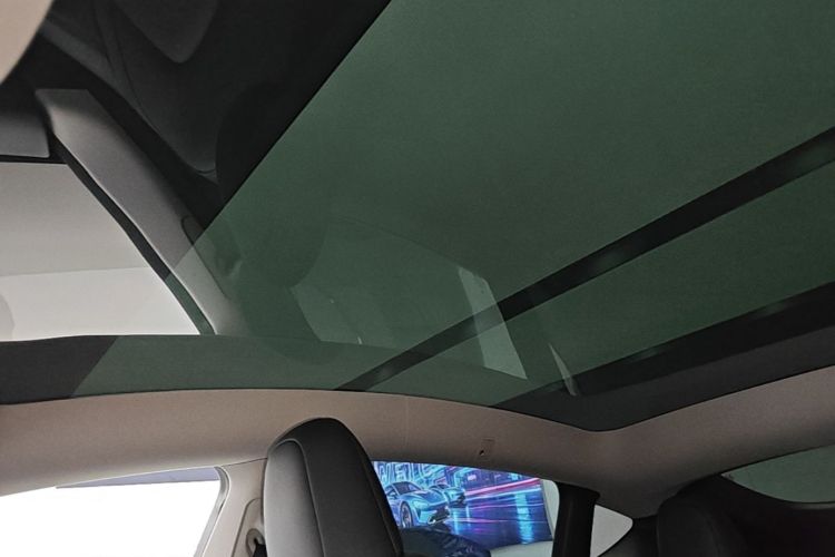 Tesla Model Y 2022 car image #18