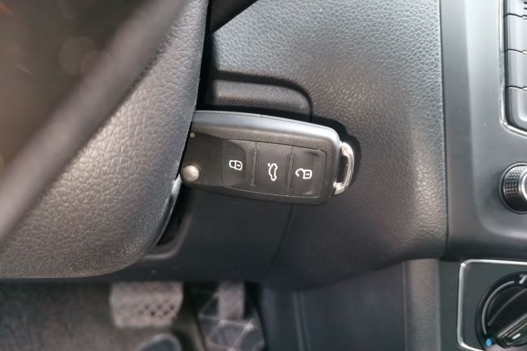 Volkswagen Polo 2018 car image #9