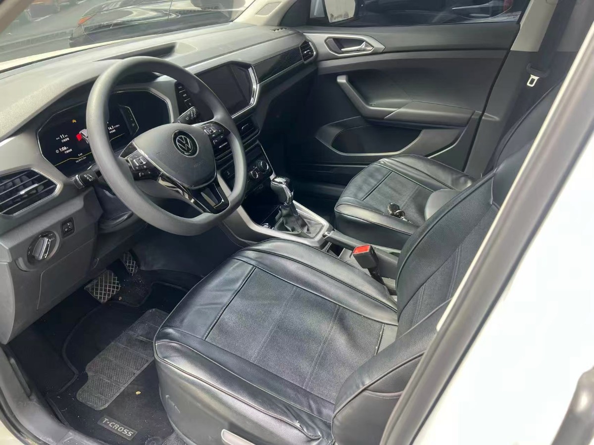 Volkswagen T-Cross 2023 car image #6