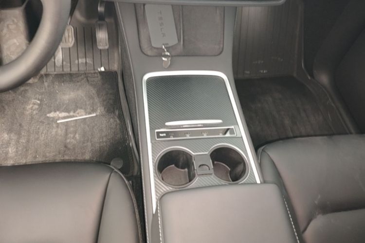 Tesla Model Y 2021 #14 Tesla Model Y 2021 car image #14