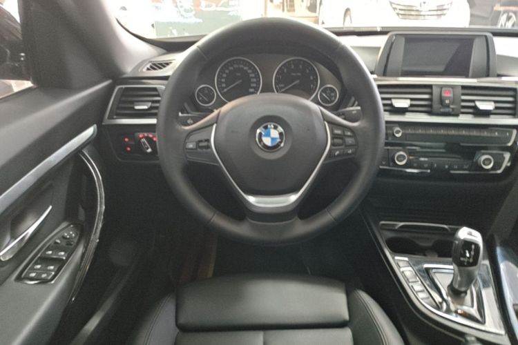 BMW 3 Series GT 2018 car image #15