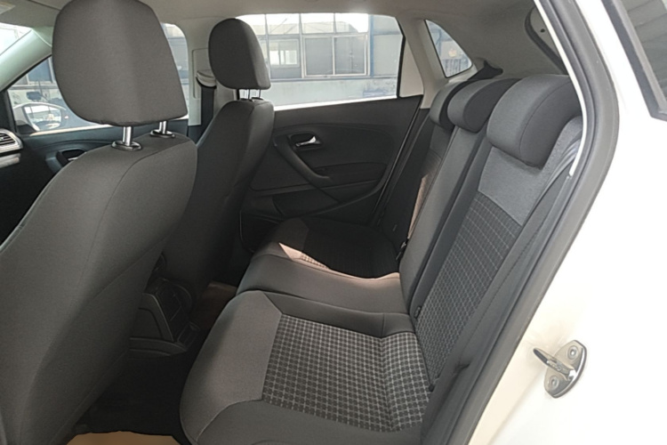 Volkswagen Polo 2016 car image #17