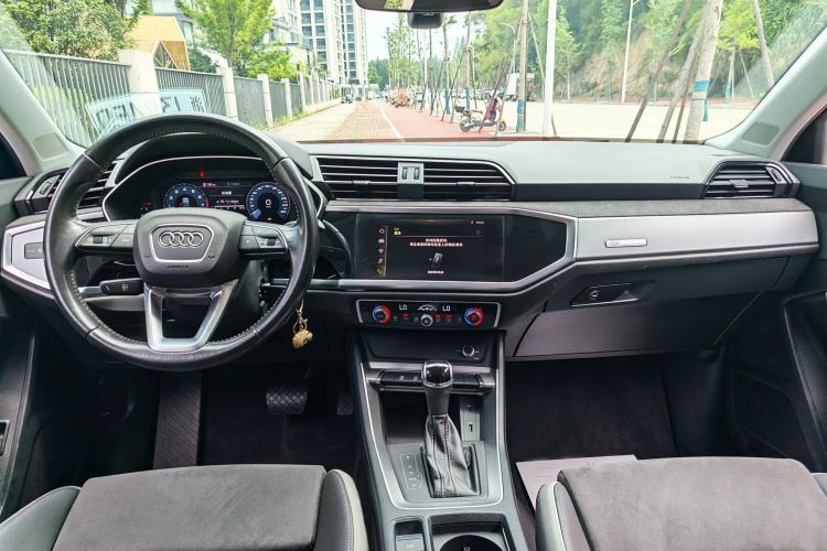 Audi Q3 2019 #9 Audi Q3 2019 car image #9