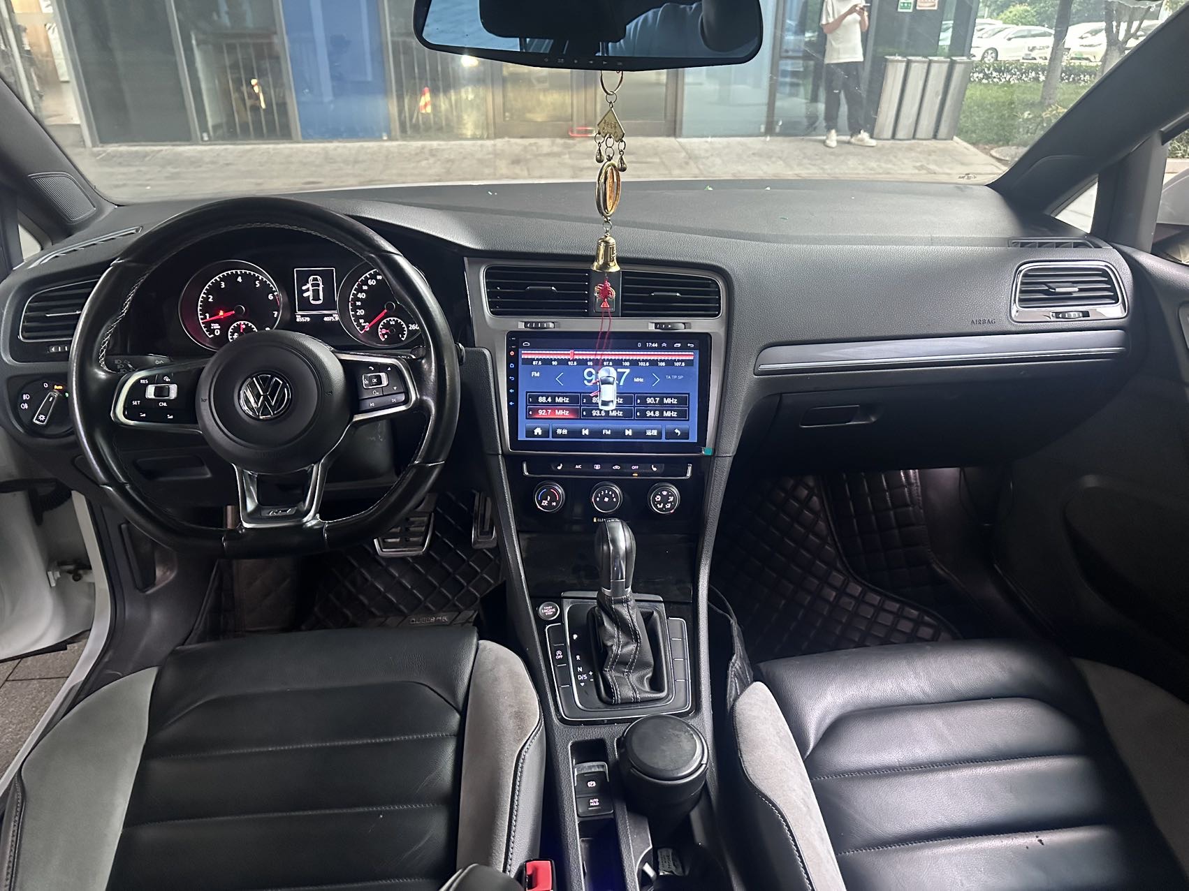 Volkswagen Golf 2017 car image #6