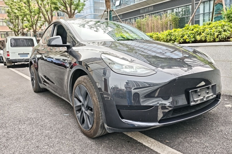Tesla Model Y 2024 #4 Tesla Model Y 2024 car image #4