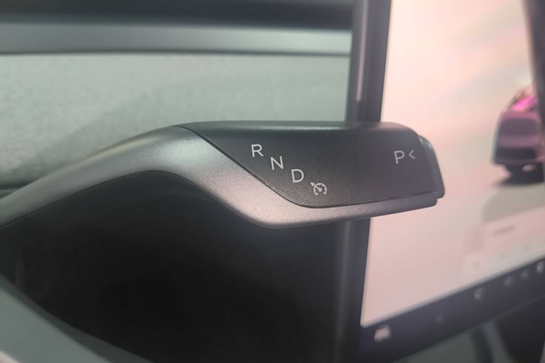 Tesla Model Y 2024 immagine di auto #15