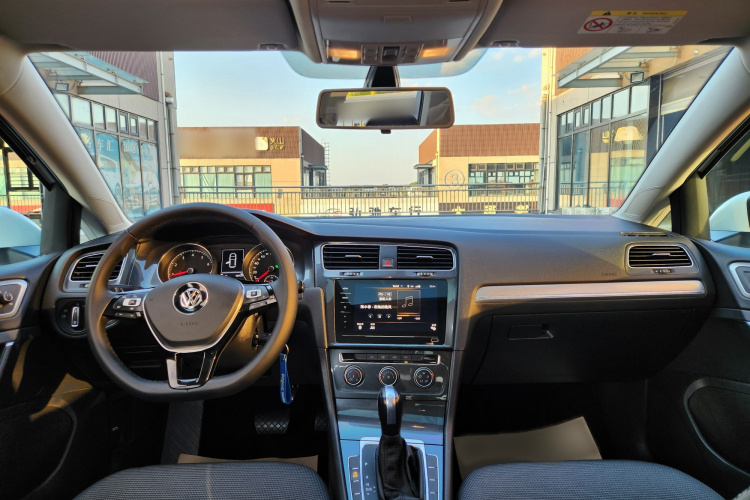 Volkswagen Golf 2020 #16 Volkswagen Golf 2020 car image #16
