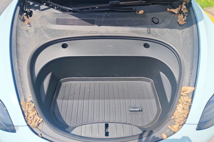 Tesla Model 3 2023 car image #22
