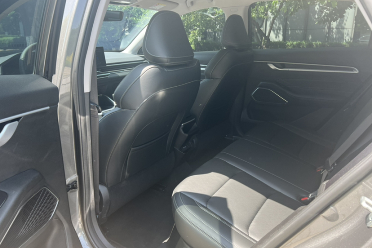 GEELY Emgrand 2024 car image #11
