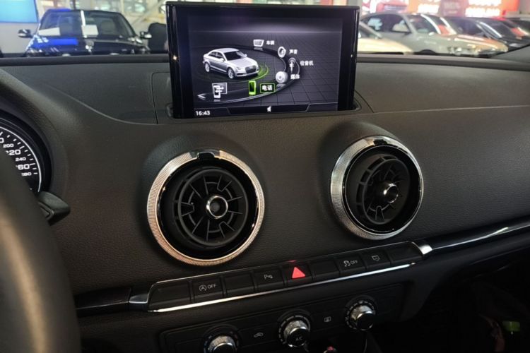 Audi A3 2019 car image #13