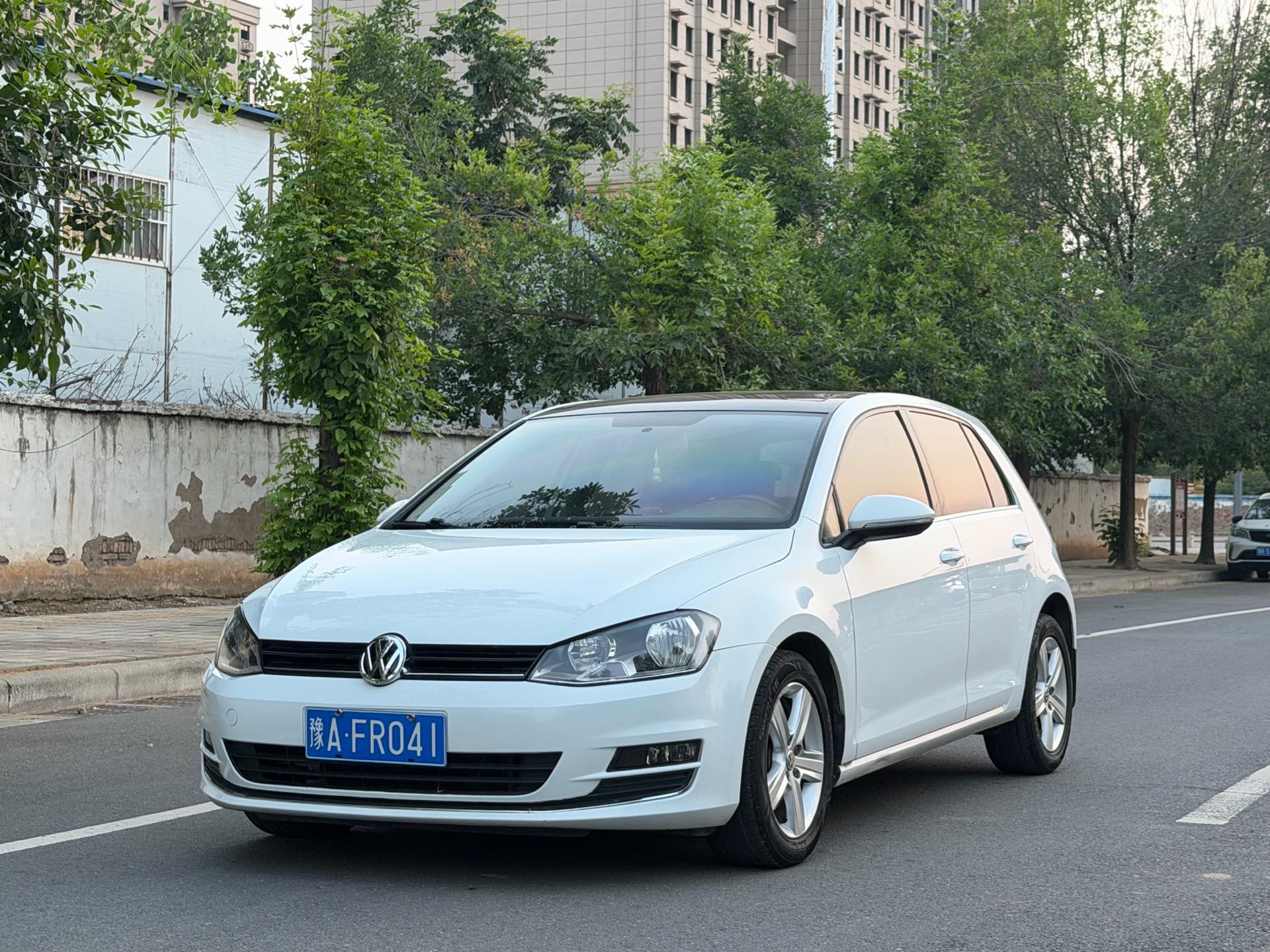 Volkswagen Golf 2015 Volkswagen Golf 2015 car image