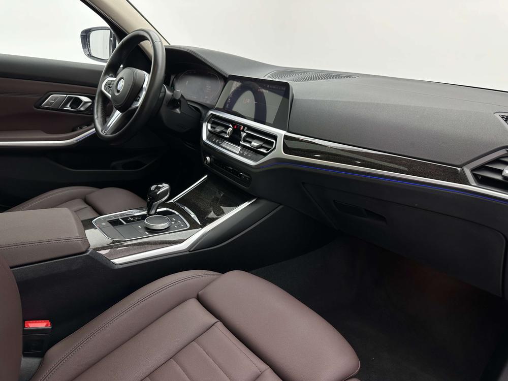 BMW 3 Series 2019 изображение автомобиля #14