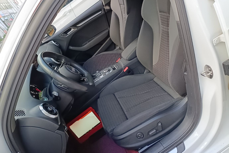 Audi A3 2018 immagine di auto #15