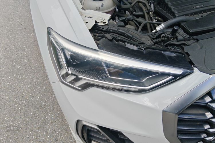 Audi Q3 2023 car image #8
