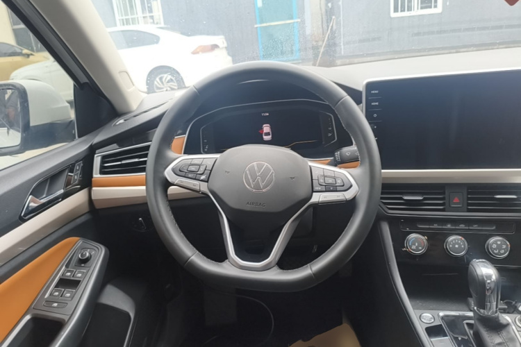 Volkswagen Bora 2023 immagine di auto #15