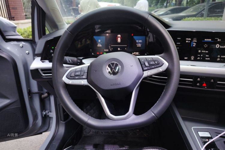 Volkswagen Golf 2023 car image #12