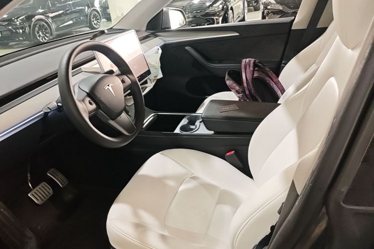 Tesla Model Y 2024 #15 Tesla Model Y 2024 car image #15