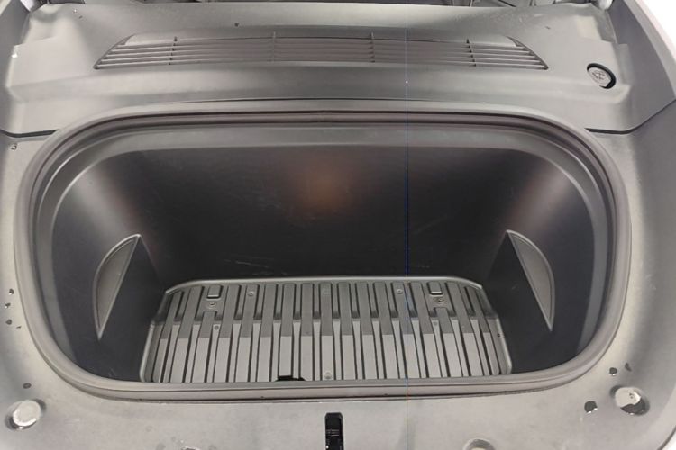 Tesla Model Y 2024 #20 Tesla Model Y 2024 car image #20