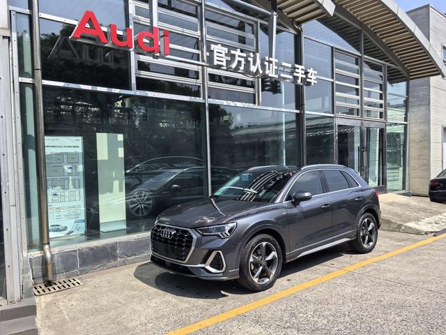 Audi Q3 2019 car image #13