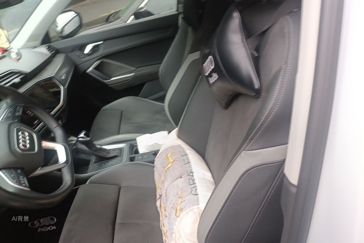 Audi Q3 2023 car image #17