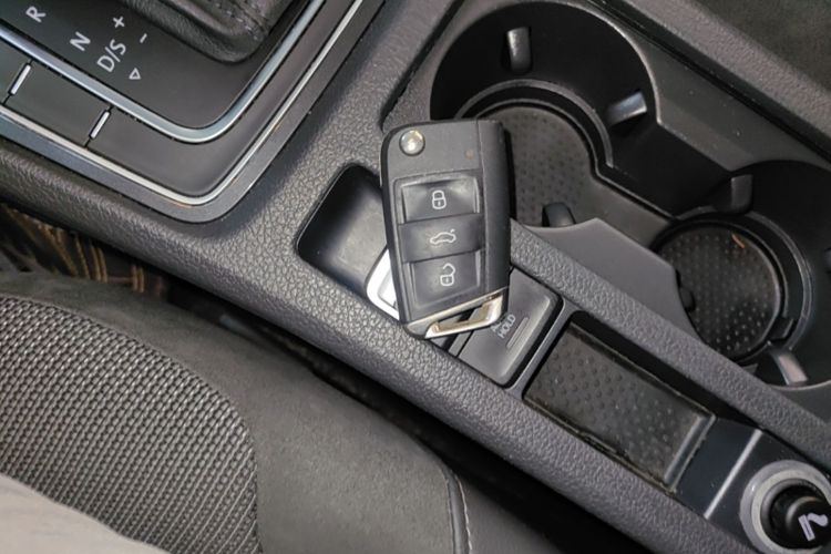Volkswagen Golf 2019 car image #9