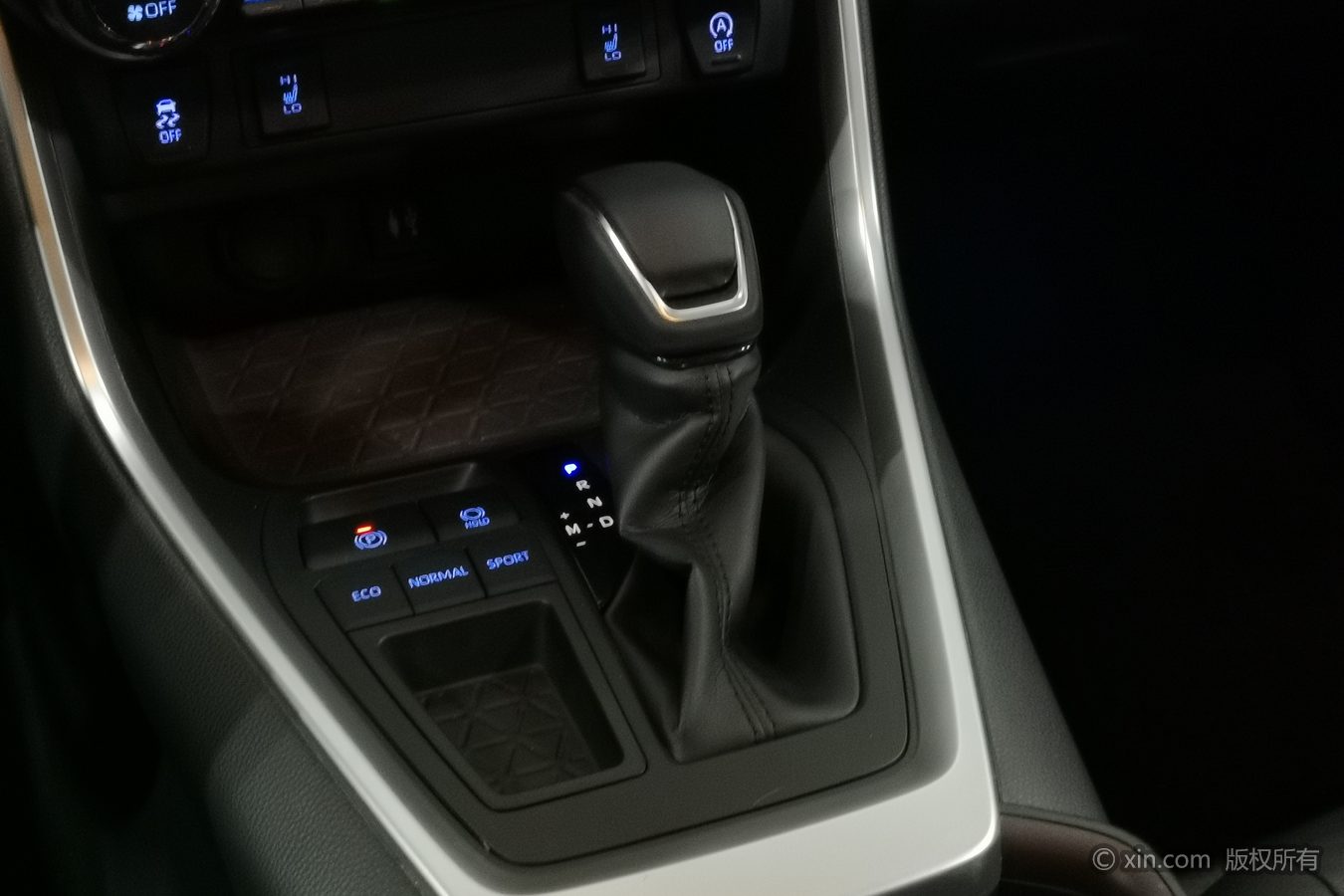 Toyota RAV4 2021 car image #14