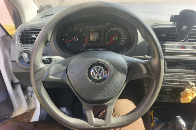 Volkswagen Polo 2019 car image #12
