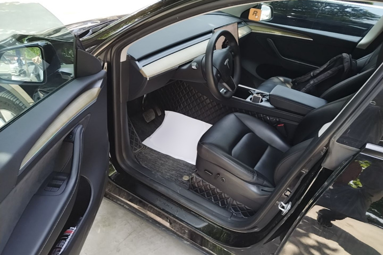Tesla Model Y 2022 car image #16