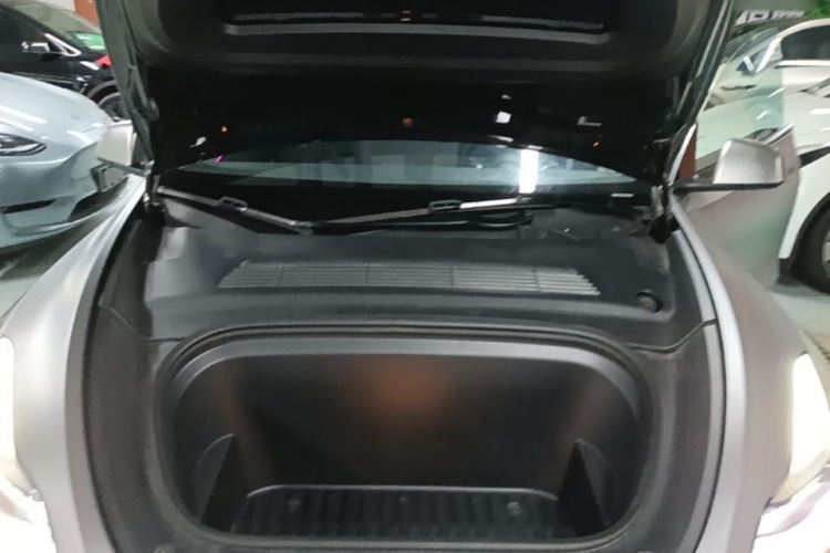 Tesla Model Y 2023 car image #22