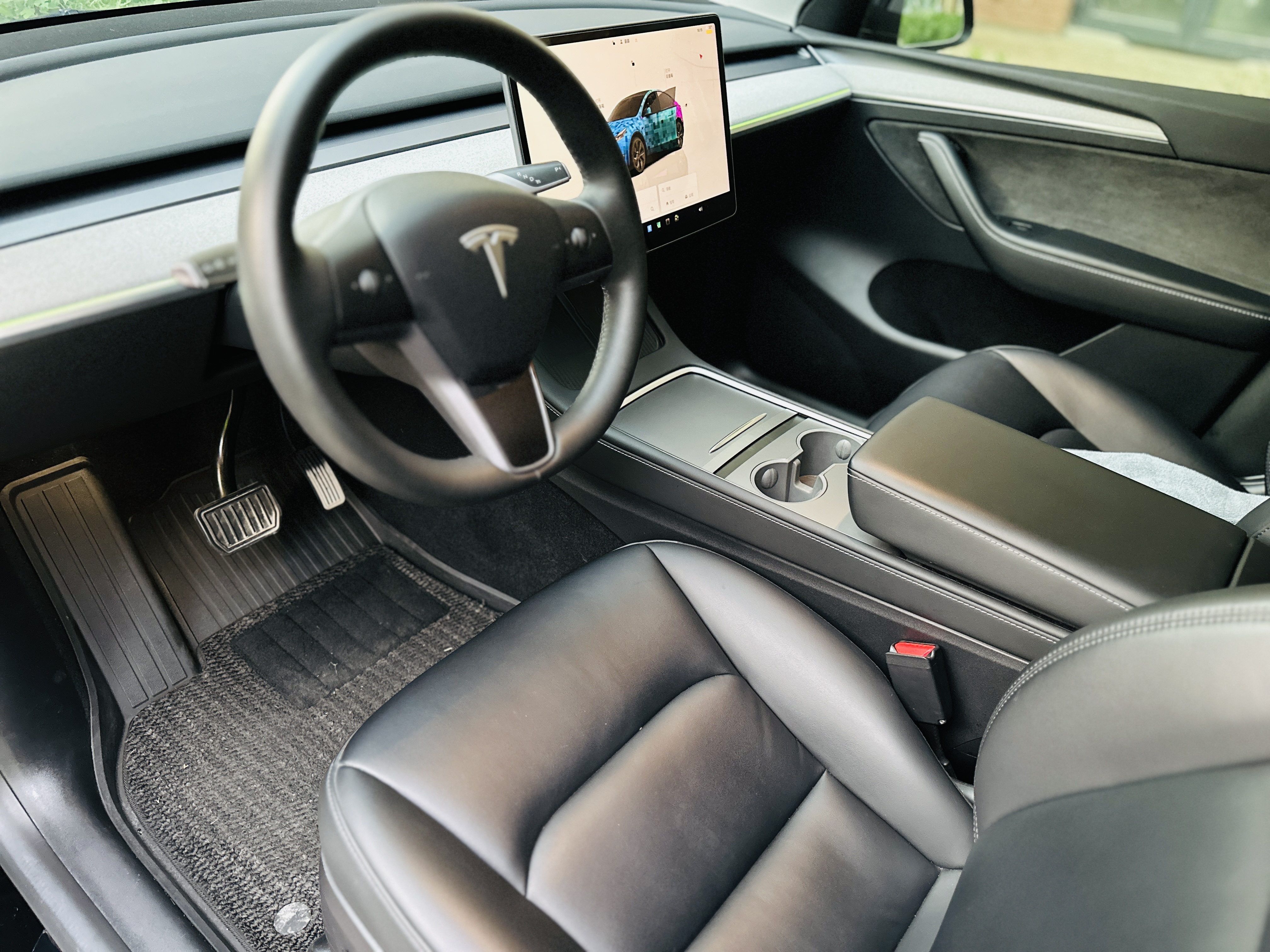 Tesla Model Y 2023 car image #10