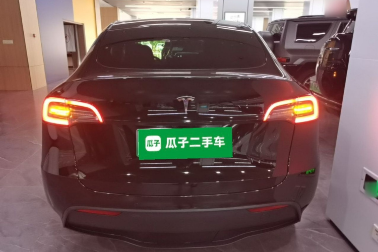 Tesla Model Y 2023 #6 Tesla Model Y 2023 car image #6