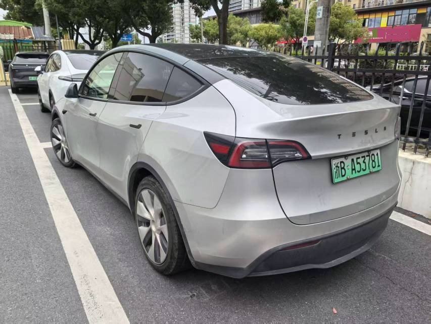 Tesla Model Y 2023 #4 Tesla Model Y 2023 car image #4