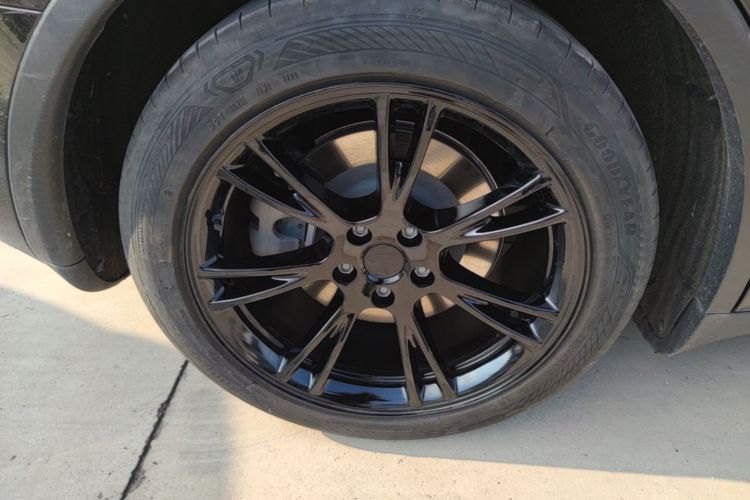 Tesla Model Y 2022 car image #10