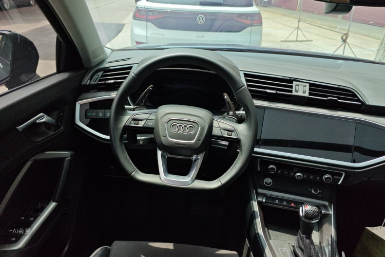 Audi Q3 2023 car image #12