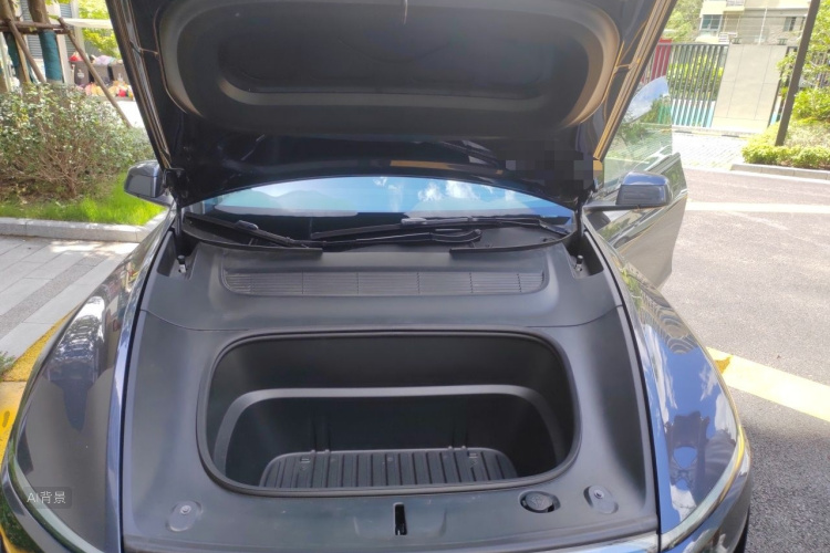 Tesla Model Y 2025 car image #22