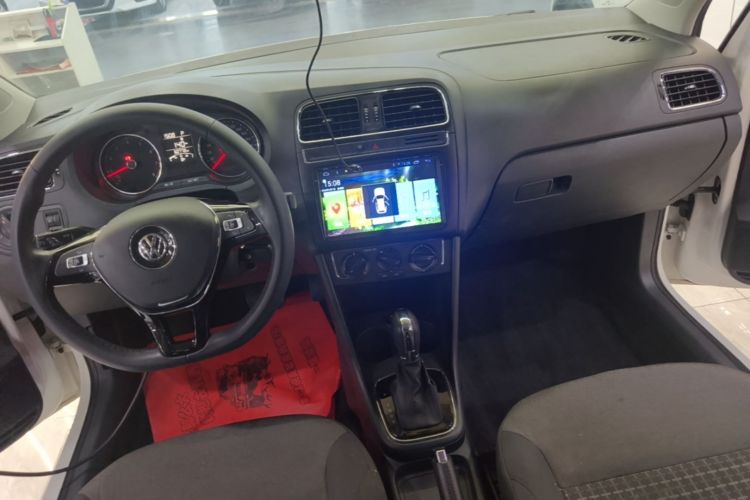 Volkswagen Polo 2017 car image #11