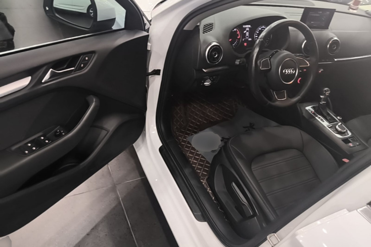 Audi A3 2017 car image #12