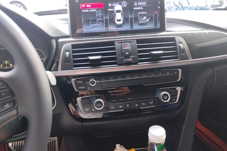 BMW 3 Series 2018 car image #13