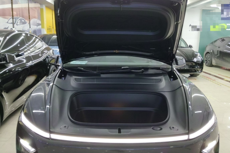 Tesla Model Y 2025 #20 Tesla Model Y 2025 car image #20
