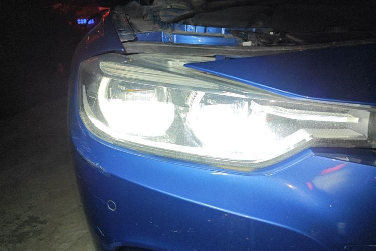 BMW 3 Series 2017 #8 BMW 3 Series 2017 car image #8