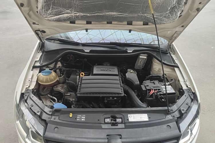 Volkswagen Polo 2015 car image #20
