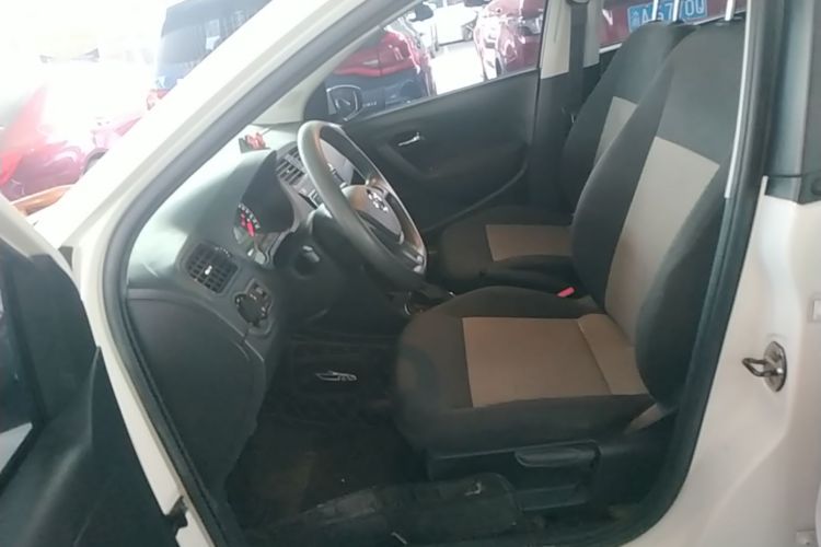 Volkswagen Polo 2019 car image #15
