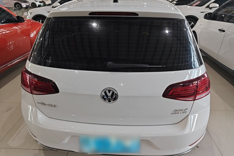 Volkswagen Golf 2020 car image #6