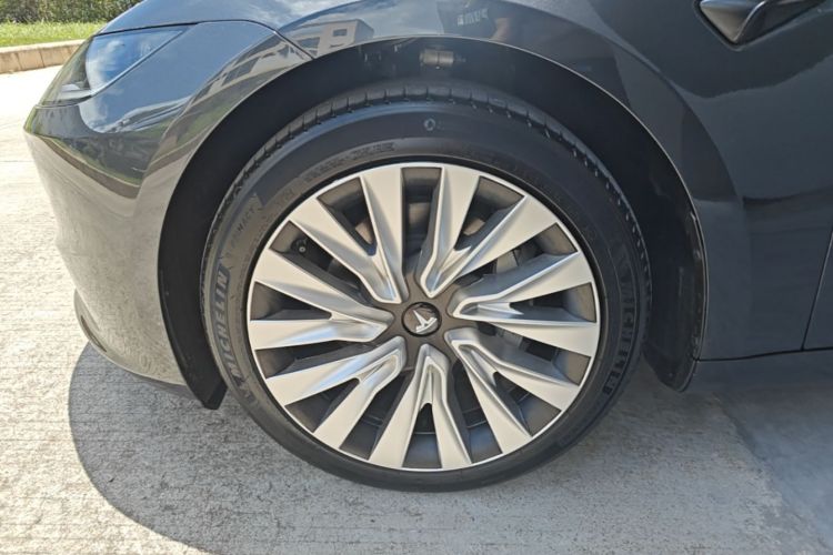 Tesla Model 3 2024 car image #9