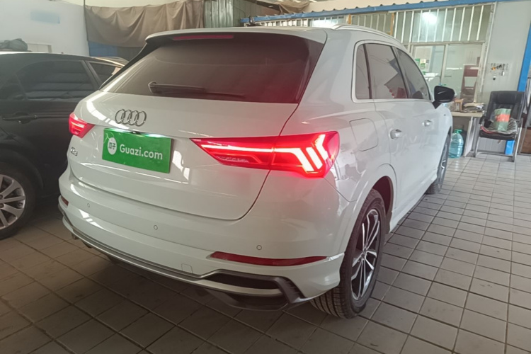 Audi Q3 2022 car image #7